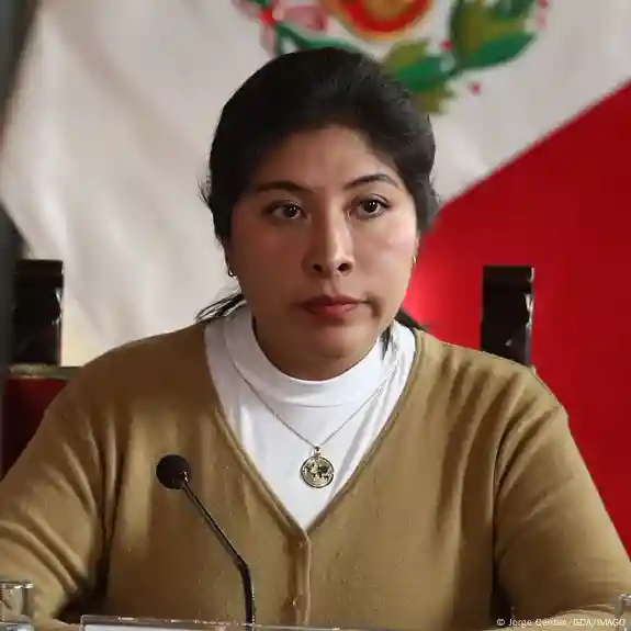 Perú rompe relaciones con México por asilo a exministra